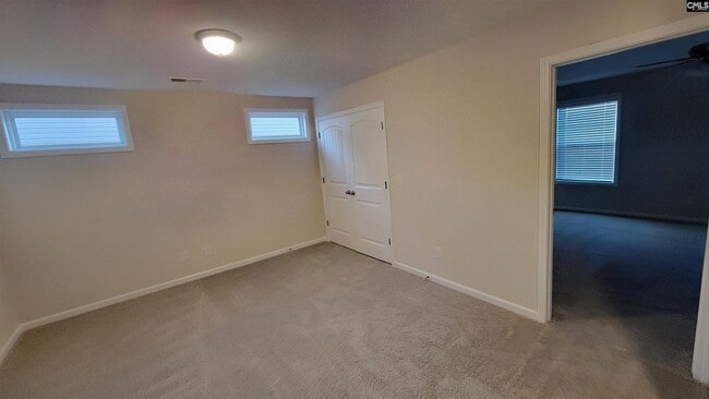 Building Photo - 735 Bustling Br Ln