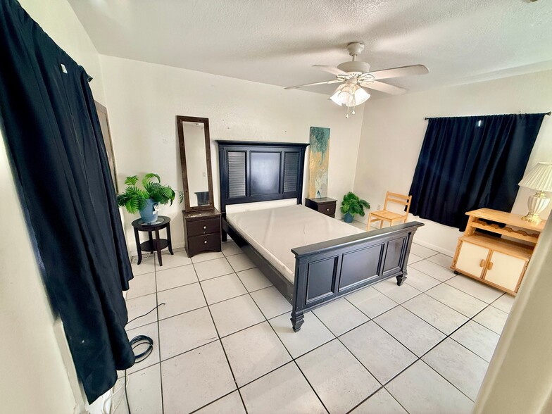 Building Photo - 720 NE 11th Ave