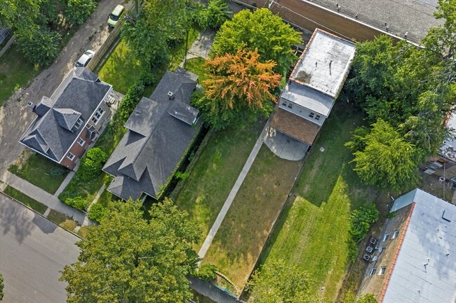 Building Photo - 6540 S Vernon Ave