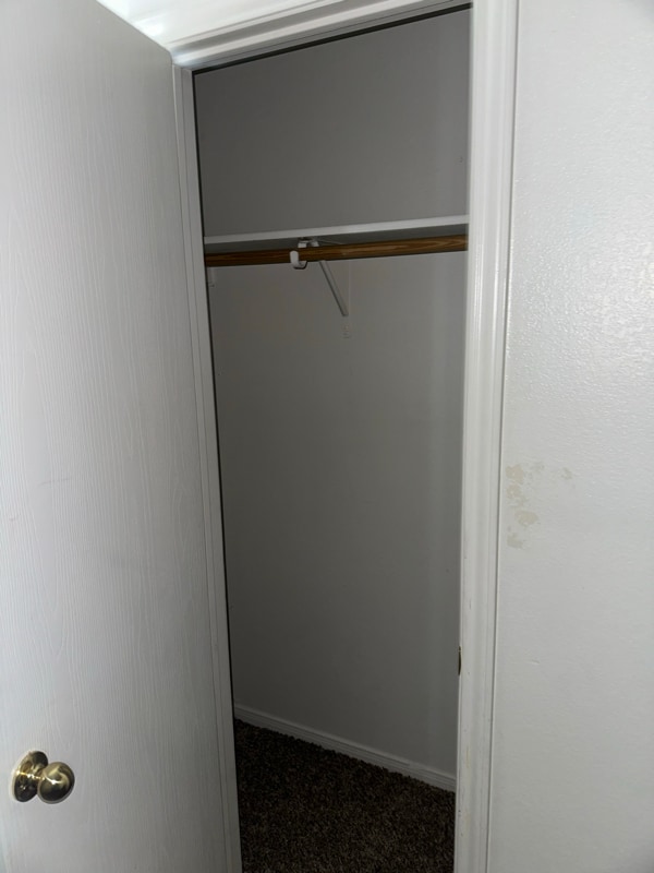 Building Photo - 402 Topeka Ct