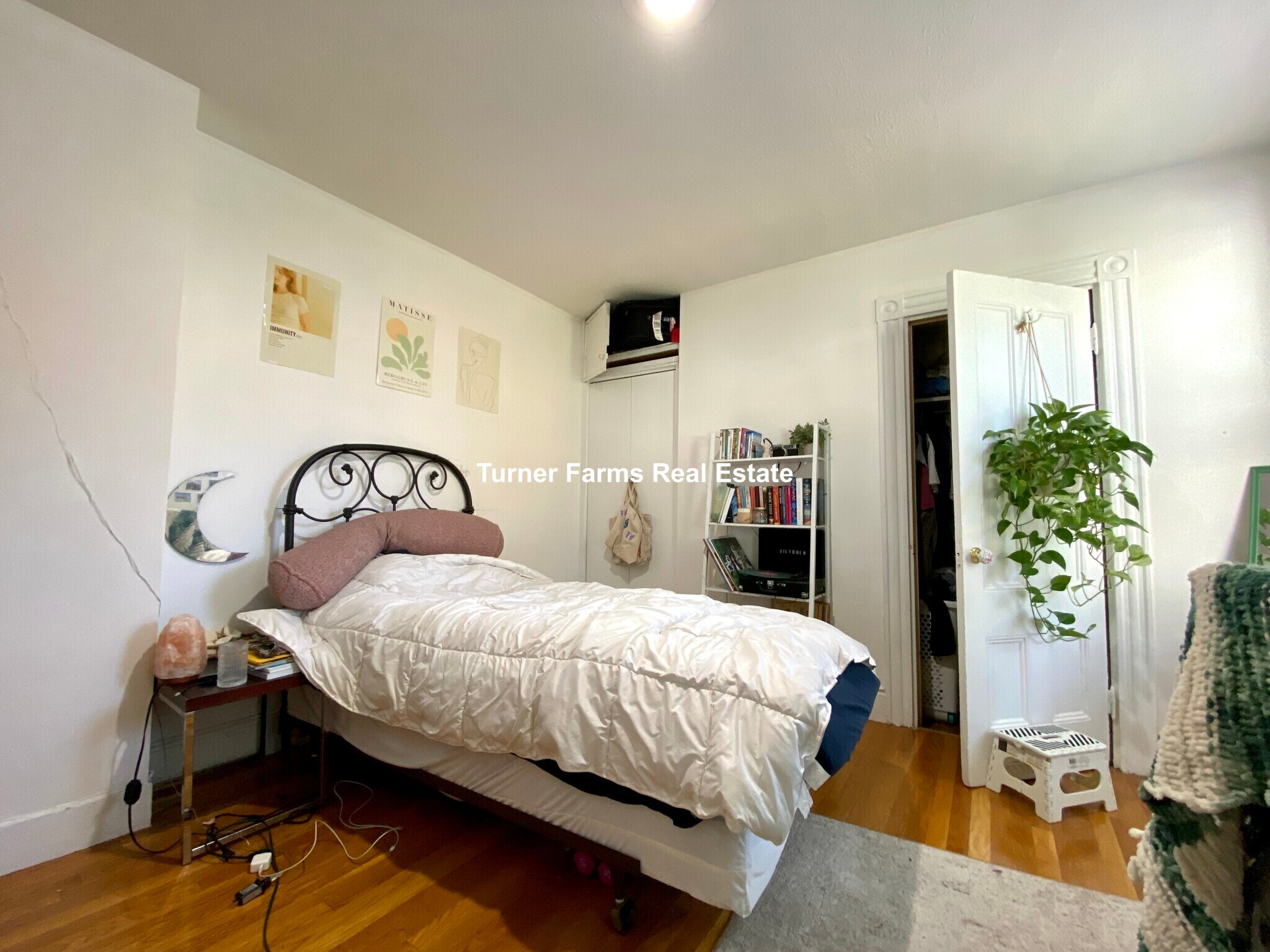 Building Photo - 205 Hillside St