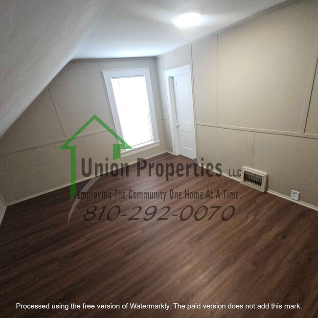 Building Photo - 1042 Gillett St