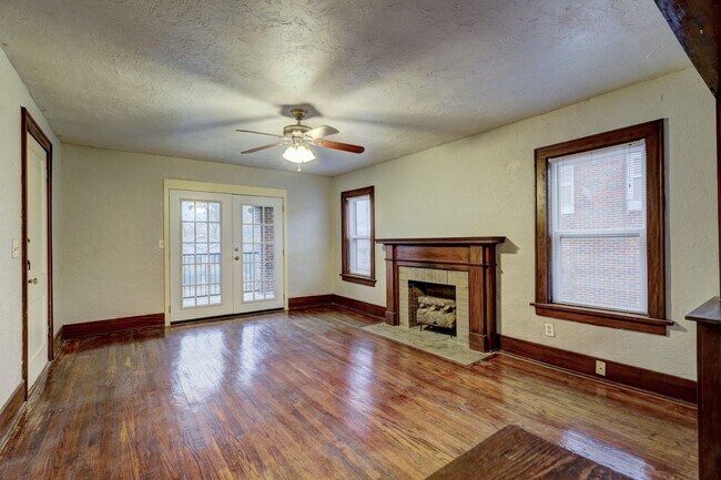 Building Photo - Lovely 1 Bed Home with new Balcony: 1407 1/2 Northwest 17th Street
