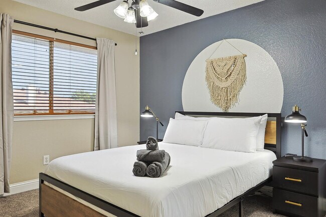 Building Photo - 967 Grand Central Pkwy