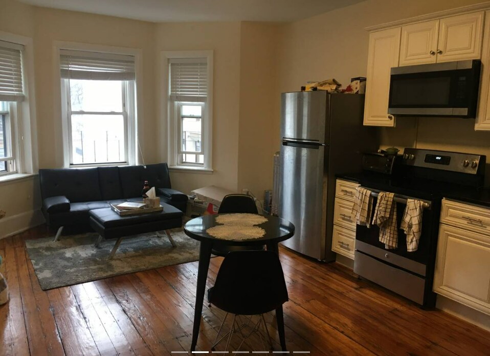 Building Photo - 212 Hemenway St