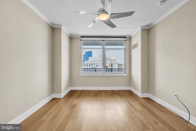 Building Photo - 400 S Broad St