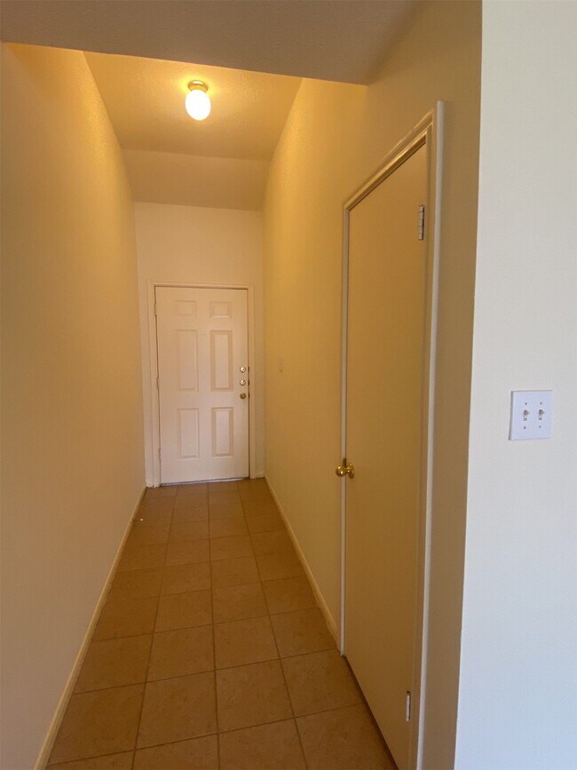 Building Photo - 2222 Havenhouse Dr