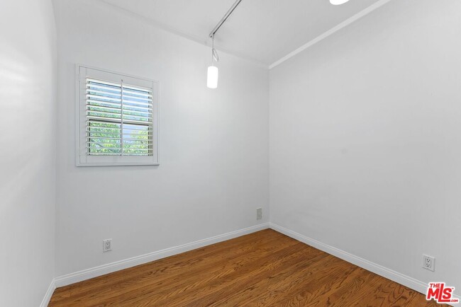 Building Photo - 125 Evergreen St