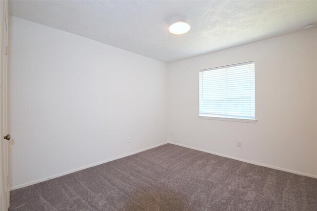 Building Photo - 18811 Pine Trace Ct