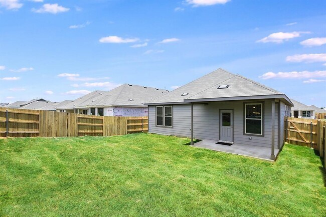 Building Photo - 526 Purple Heart Dr
