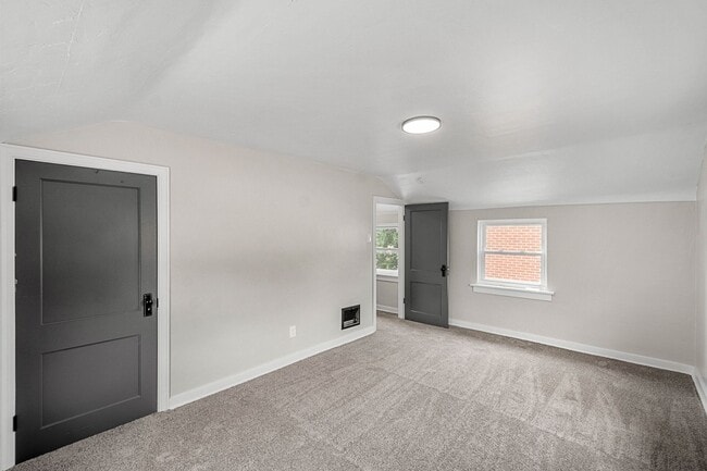 Building Photo - SCORE 50% OFF 1ST MONTH'S RENT IF SIGNED BY MAY 22! Stunning 2 bedroom home in Penn Avenue availa...