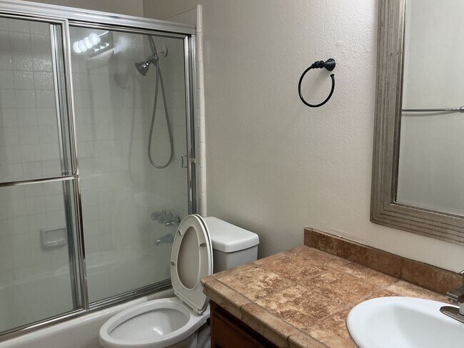 Building Photo - Los Caballeros #301