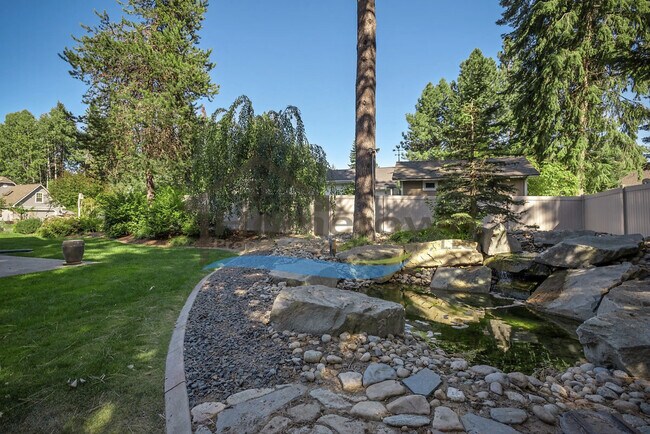Building Photo - Beautiful Craftsman Home with Amazing Back...