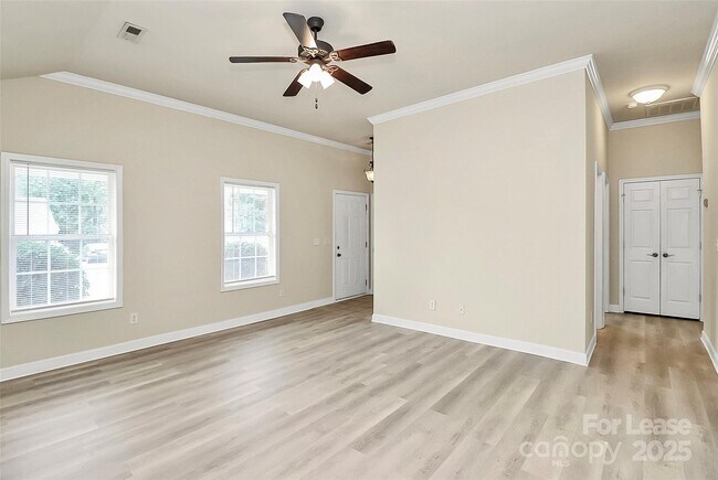 Building Photo - 7125 Weavers Run