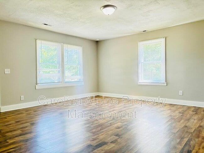 Building Photo - 113 Bingo Ln