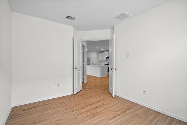 Building Photo - 5111 Sunvalley Bend Dr