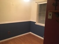 Building Photo - 1420 Valley Dr