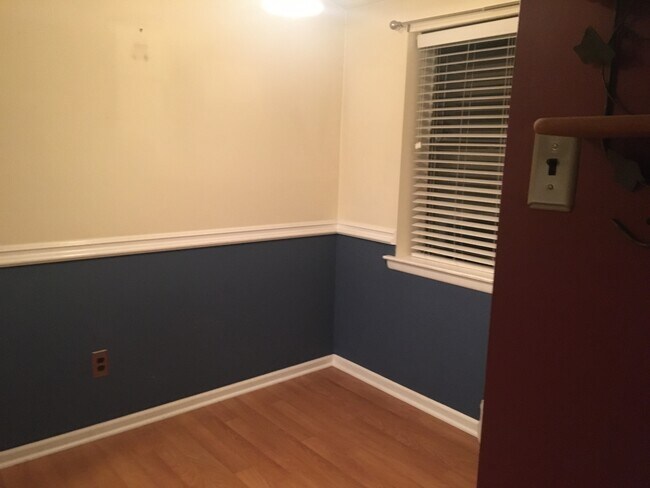 Primary Photo - 1420 Valley Dr