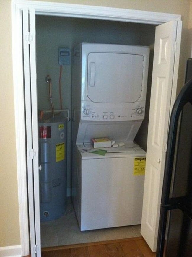 Building Photo - 1 Bed 1 Bath Cottage! Available August 2026!!