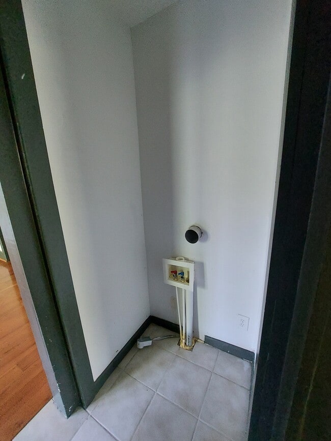 Building Photo - 3805 Lamar St