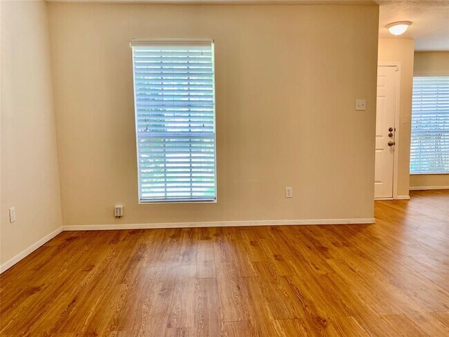 Building Photo - 22 N Wavy Oak Cir