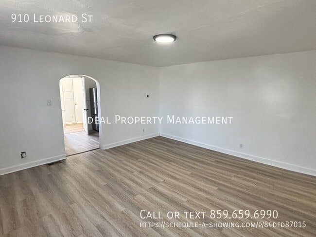 Building Photo - 910 Leonard St