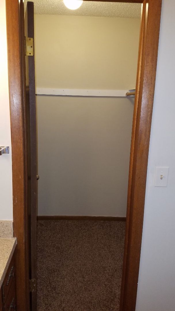 Building Photo - 8510 W Maple St