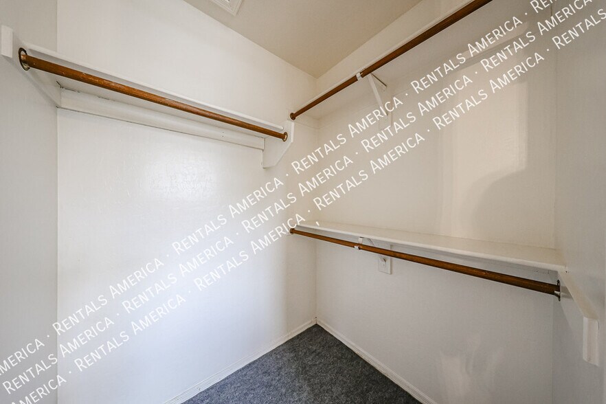 Building Photo - 2292 E Remington Pl