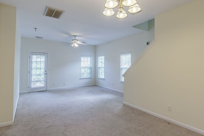 Building Photo - Spacious Townhome in Greensboro NC