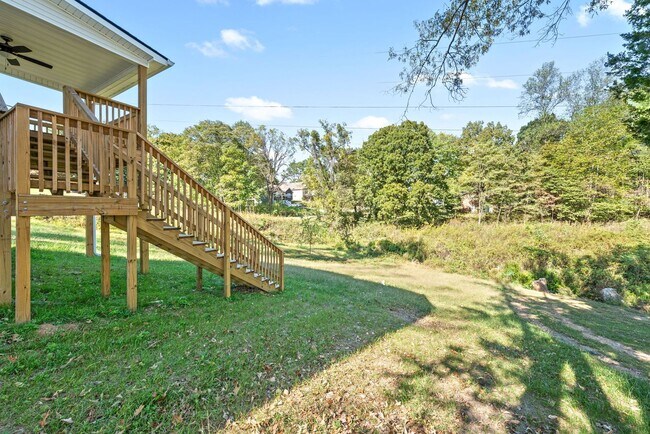 Building Photo - Pet Friendly Four Bedroom with Basement!