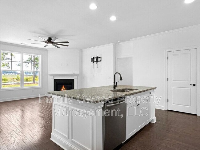 Building Photo - 128 Whaler Ave