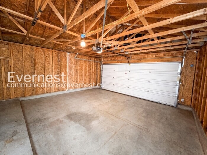Building Photo - 1620 Willow Vista