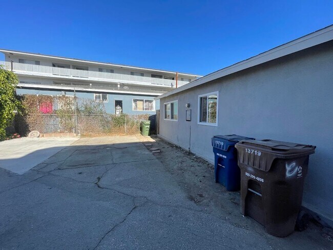 Building Photo - YUKON 13717-13719