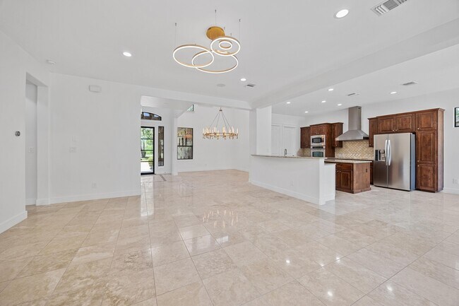 Building Photo - 206 Lido St