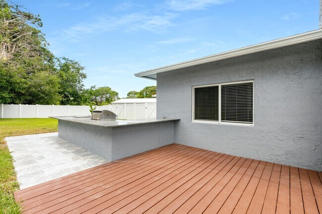 Building Photo - 1721 SW 10th St
