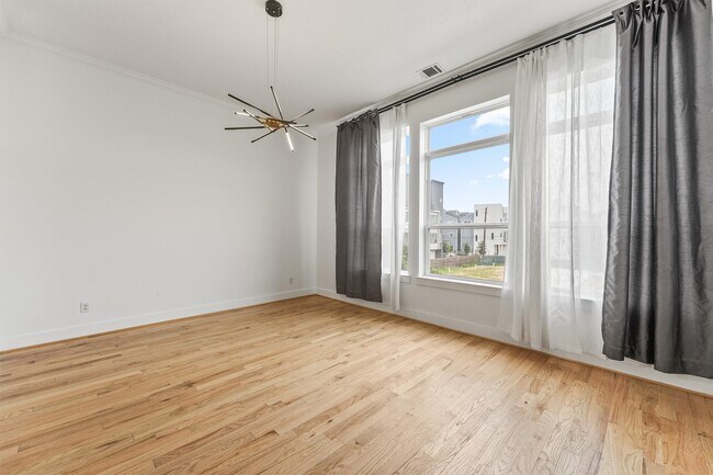 Building Photo - 3205 Baron St