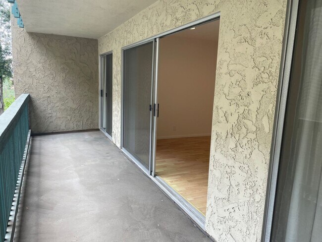 Building Photo - 2 bed 2 bath in Stoneybrook Villas