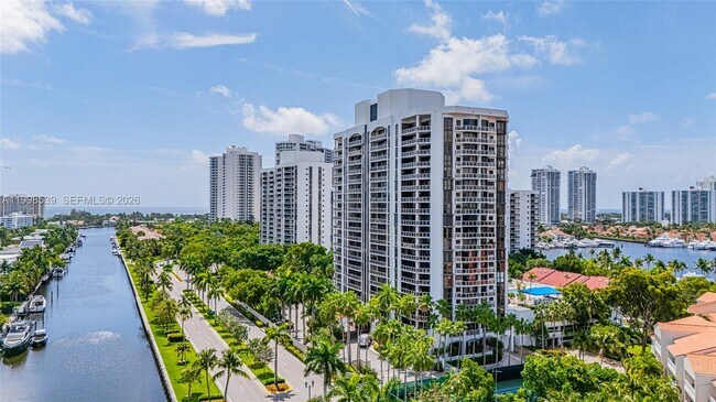 Building Photo - 3598 Yacht Club Dr