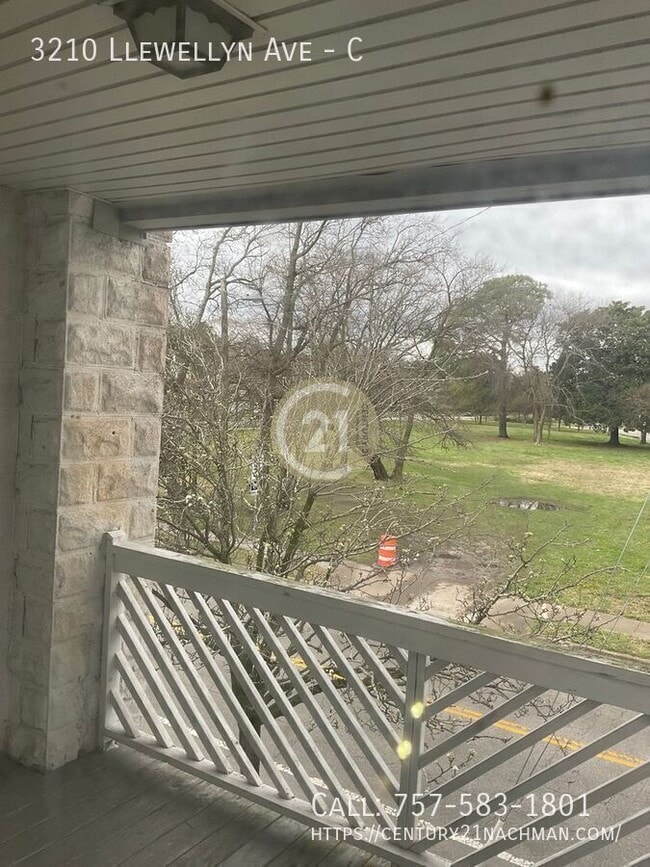 Building Photo - 3210 Llewellyn Ave