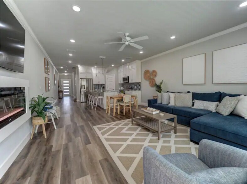 Living Area - 14013 Ports O Call Dr