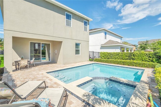 Building Photo - 801 Lasso Dr