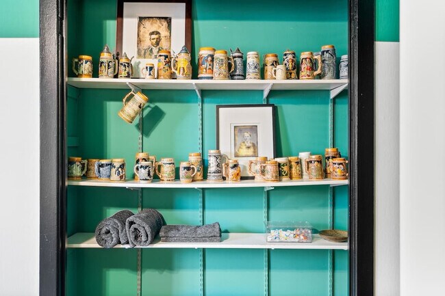 Building Photo - 3545 N Janssen Ave