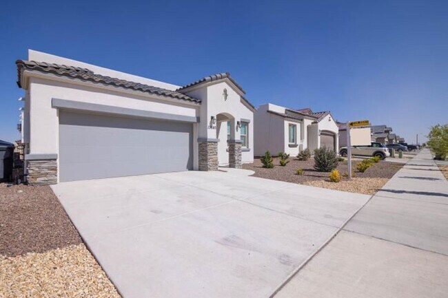 Building Photo - Beautiful East side House