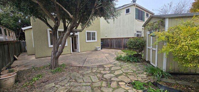 Building Photo - EPIC REA: 3 Bed/2.5 Bath Modern Comfort in a Prime Fairfield Location!