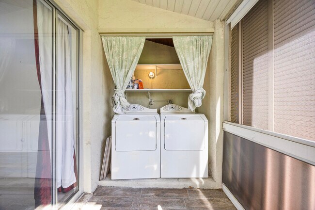 Building Photo - 2671 Boundbrook Blvd