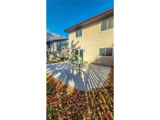 Building Photo - 9 Heights Rd NE