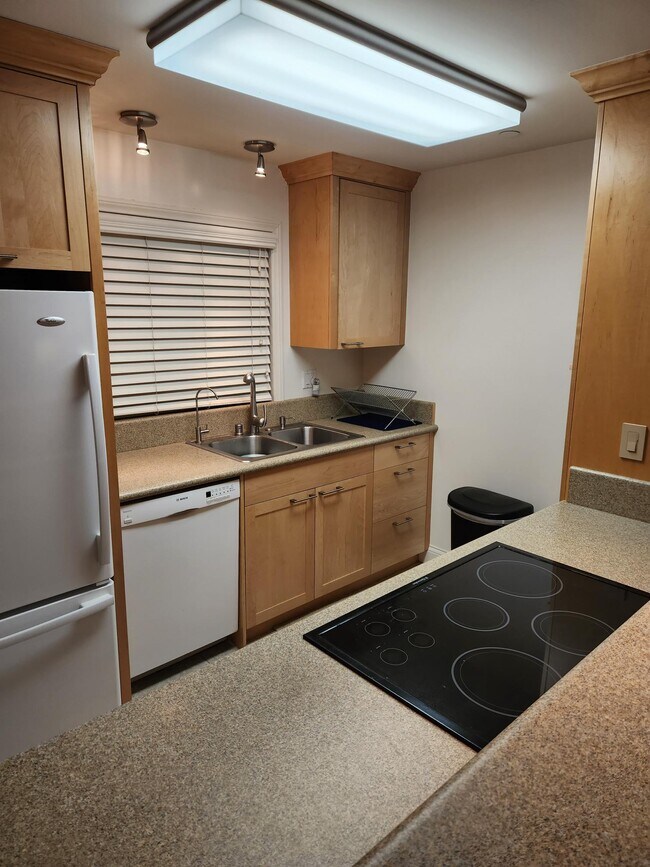 Kitchen - 4465 Ocean Blvd