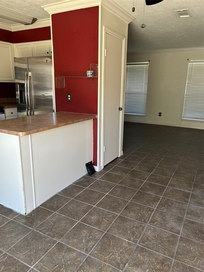 Building Photo - 9339 Westwood Village Dr