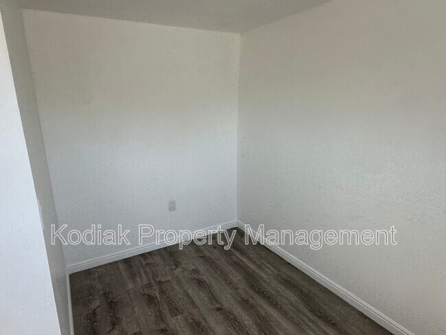 Building Photo - 444 Owens St