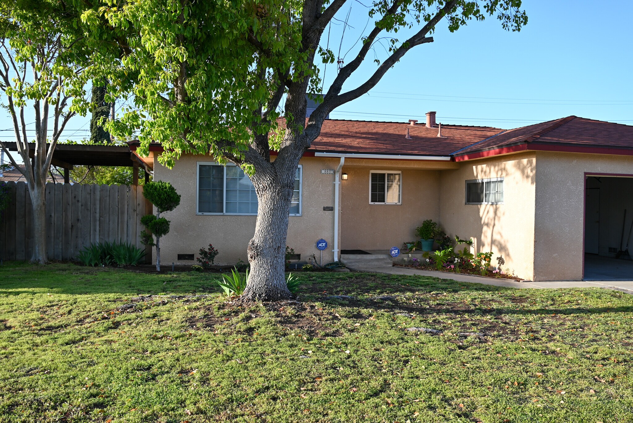 Building Photo - 881 W Rialto Ave